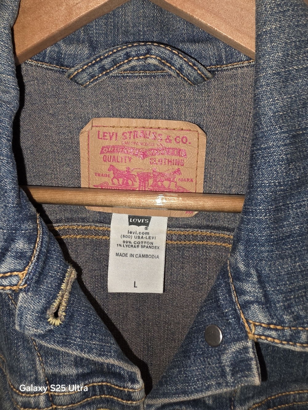 Levi Strauss Cropped Denim Jacket - Picture 2 of 3